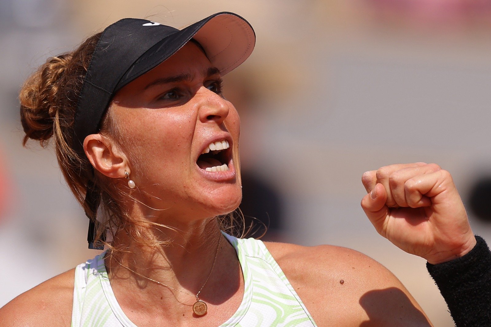 Bia Haddad toma virada e cai na estreia em Roland Garros